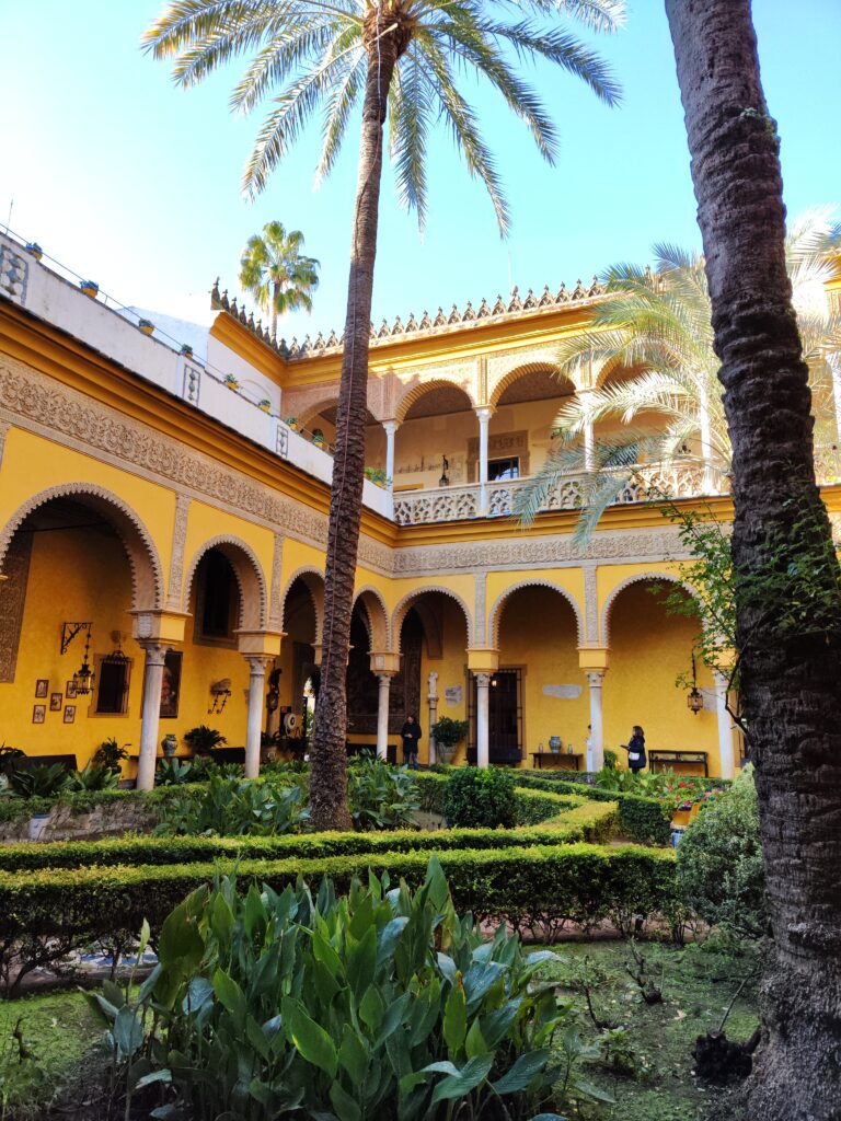 Palacio de Las Duenas patio
